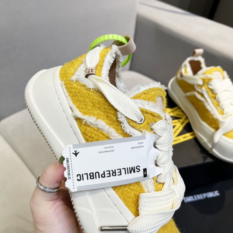 Smilerepublic Canvas Shoes